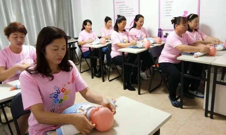 大連愛之翼家政服務(wù) 專業(yè)守護，讓家更溫馨